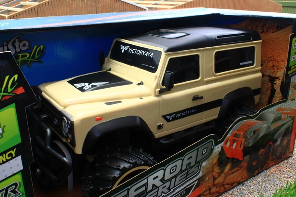MAISTO OFF ROAD LAND ROVER DEFENDER JEEP samochód zdalnie sterowany 1:16 RC