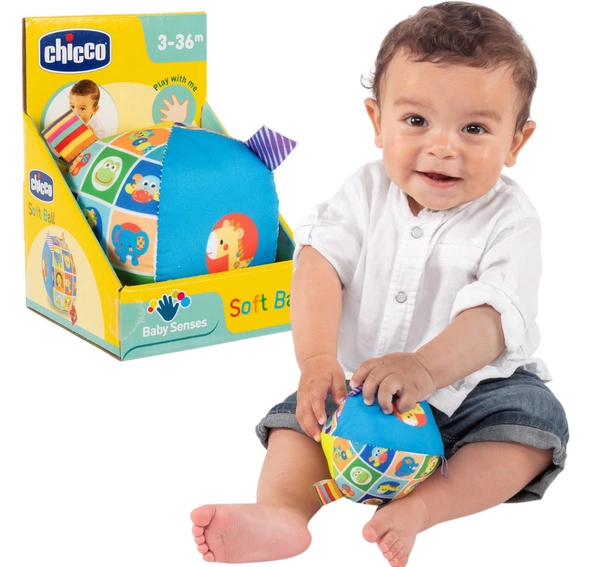 CHICCO miękka sensoryczna piłeczka 3m+ Grzechotka