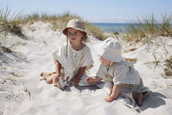 Elodie Details - Dwustronny kapelusz Bucket Hat - Pinstripe - 6-12 m-cy