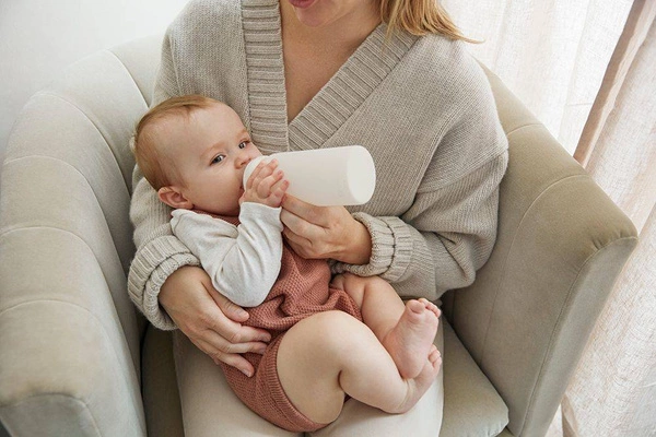 Elodie Details - szklana butelka do karmienia - Vanilla White