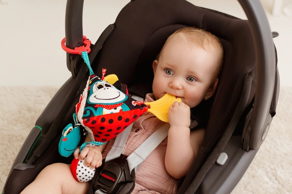 BALIBAZOO zawieszka kontrastowa piramidka krowa do wózka