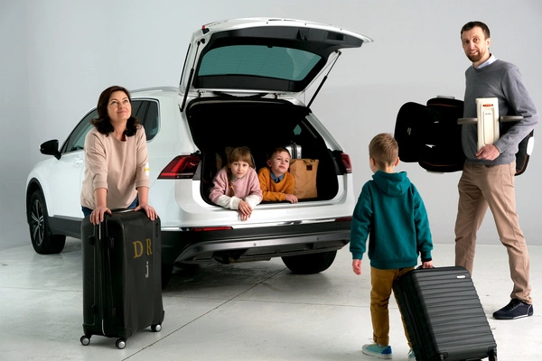 Okiday podnóżek do fotelika samochodowego z regulacją wysokości stopki pomarańczowy