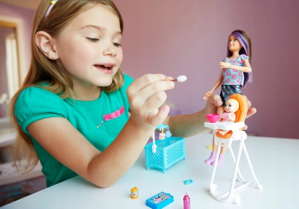 Barbie Skipper lalka Opiekunka zestaw z kołyską