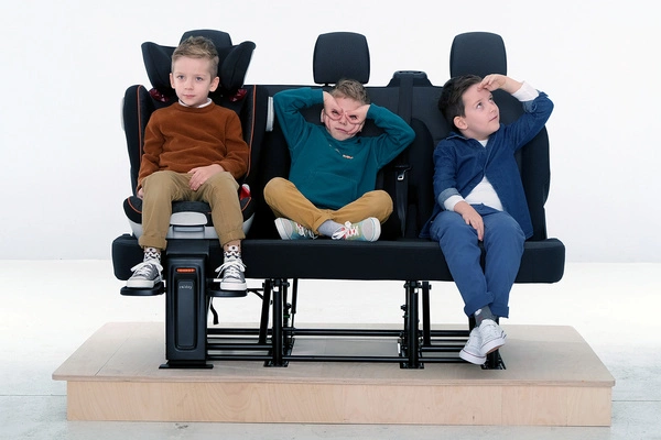 Okiday podnóżek do fotelika samochodowego z regulacją wysokości stopki czarny