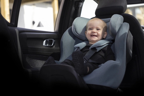 THULE ELM bezpieczny fotelik samochodowy 9-18 kg do bazy obrotowej Alfi