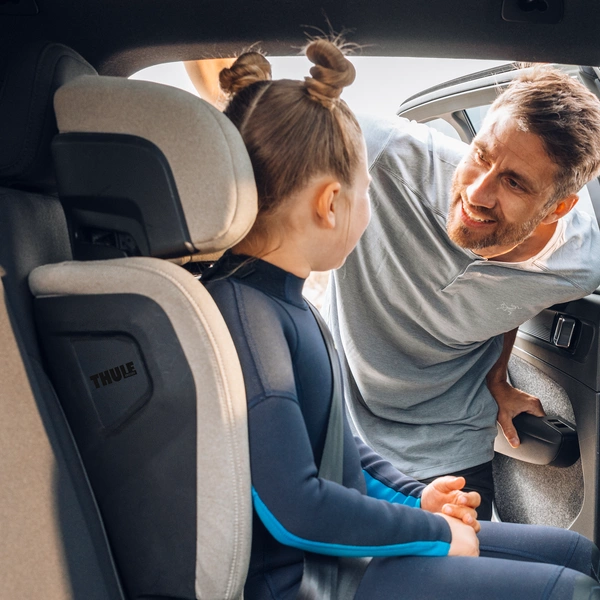 THULE PALM fotelik samochodowy dla dziecka 100-150 cm ISOFIX Soft Beige