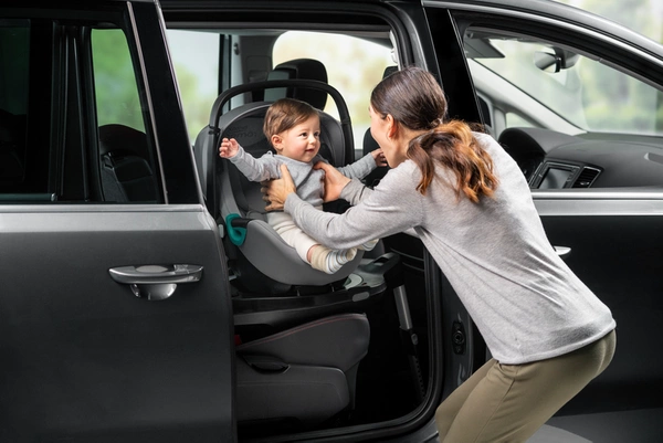 Britax Romer Nosidełko BABY-SAFE iSENSE + baza flex OUTLET