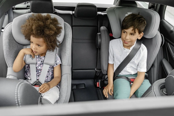 BRITAX ROMER Dualfix M i-size Fire Red obrotowy fotelik 61-105cm