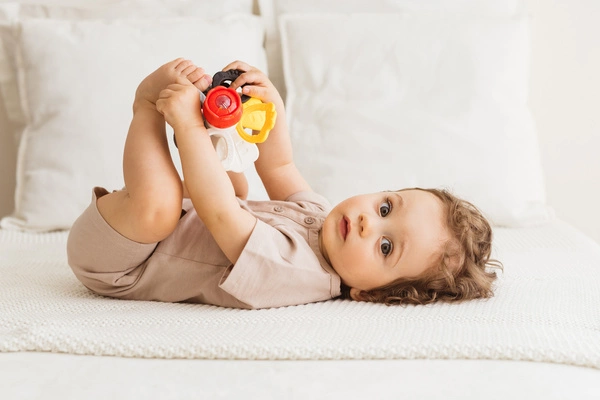 Dumel Terkoczący Ogród Kontrastowy Gryzak Grzechotka Dla Dzieci przyssawka