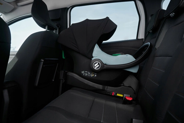 Avionaut Cosmo AirFlow lekki fotelik samochodowy nosidełko 0-13 kg 40-87 cm