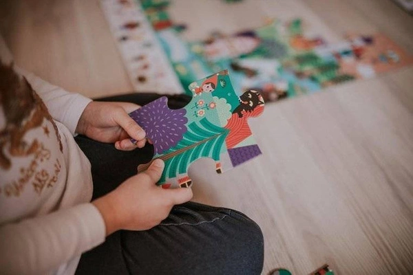 Janod - Puzzle obserwacyjne w walizce Baśnie 24 elementy 3+