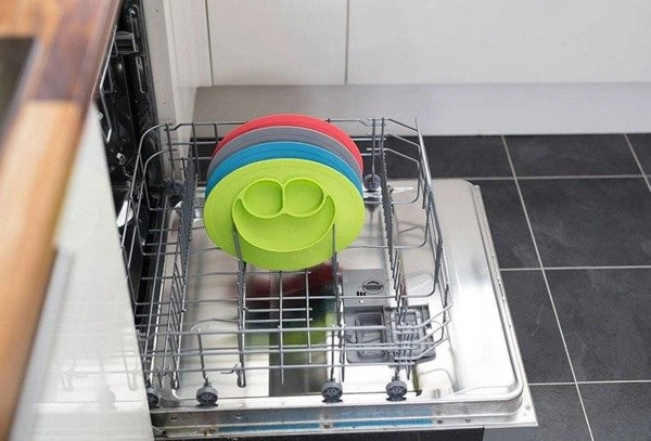 EZPZ - Silikonowy talerzyk z podkładką mały 2w1 Mini Mat niebieski