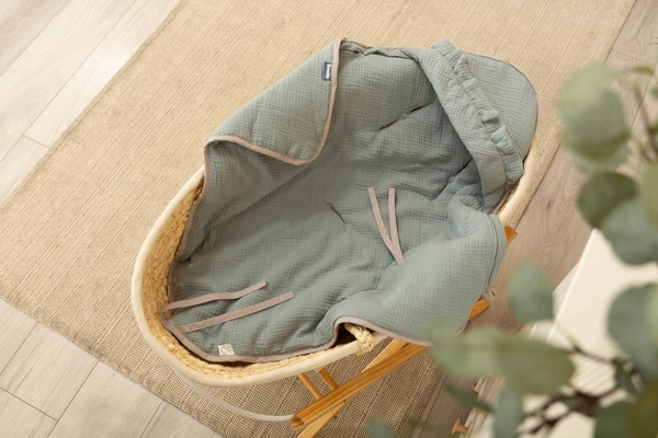 Otulacz do fotelika Lekki, ciepły i niezwykle praktyczny otwory na pasy 3-punktowe