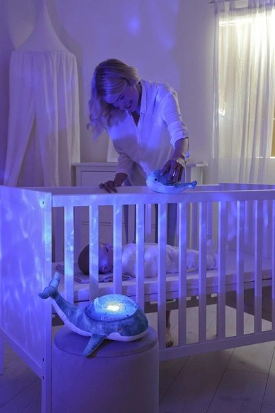 Cloud B Lampka nocna projektor Wieloryb