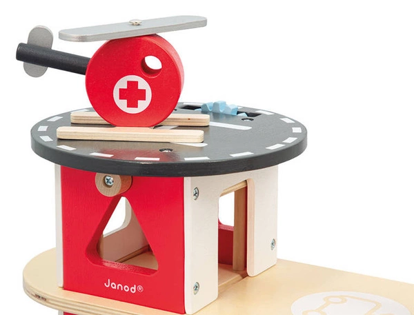 Janod - Drewniana remiza strażacka z 5 akcesoriami Bolid 2+