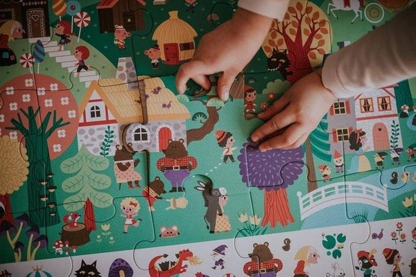 Janod - Puzzle obserwacyjne w walizce Baśnie 24 elementy 3+