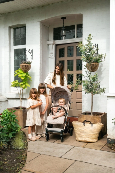 Wózek spacerowy lekki Cosatto Woosh 4 beżowy Whisper do 25 kg + akcesoria