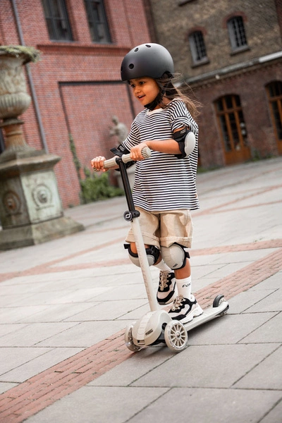 SCOOT AND RIDE HIGHWAYKICK 3S kołowa LED hulajnoga z systemem sterowania Ash