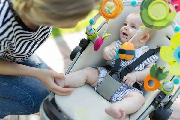TINY LOVE Łuk pałąk z zabawkami Zabawa Na Łące 0m+